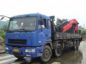 隨車吊尾吊_廣州搬家公司，廣州設備搬運公司，廣州吊裝公司